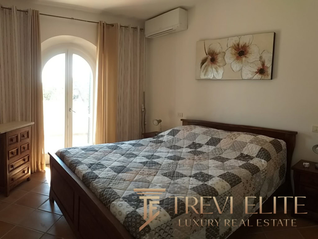 villa s bassejnom ryadom s peschanym plyazhem (15)