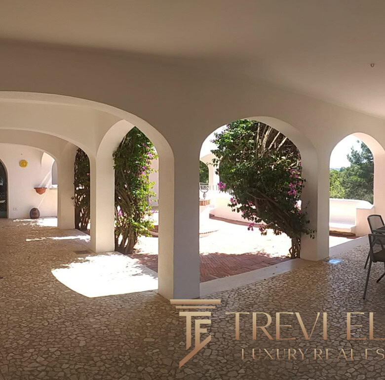 villa s bassejnom ryadom s peschanym plyazhem (16)