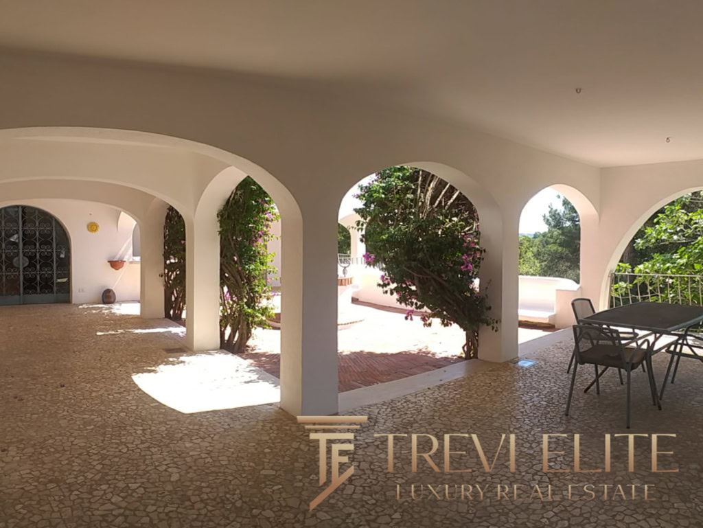 villa s bassejnom ryadom s peschanym plyazhem (16)