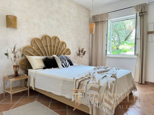 villa s bassejnom ryadom s peschanym plyazhem (17)