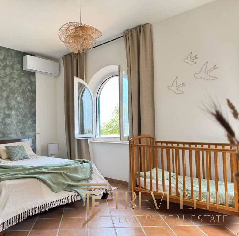 villa s bassejnom ryadom s peschanym plyazhem (18)