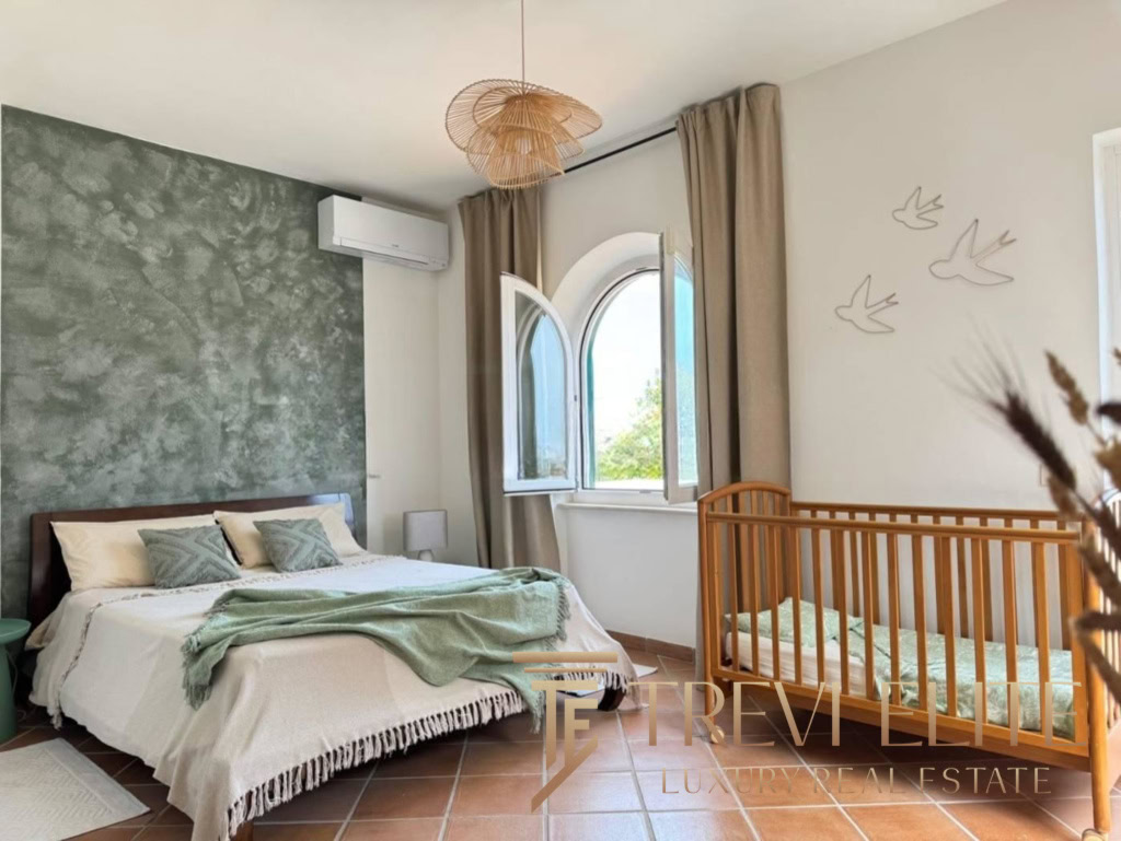 villa s bassejnom ryadom s peschanym plyazhem (18)