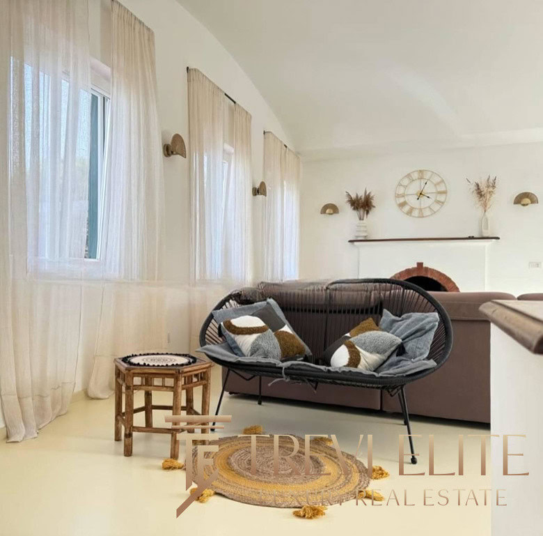 villa s bassejnom ryadom s peschanym plyazhem (19)