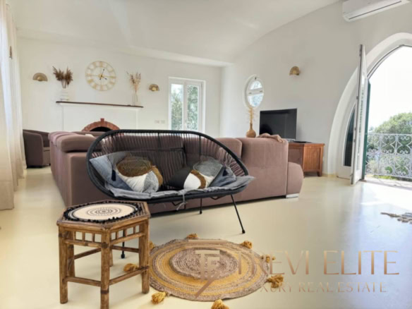 villa s bassejnom ryadom s peschanym plyazhem (22)