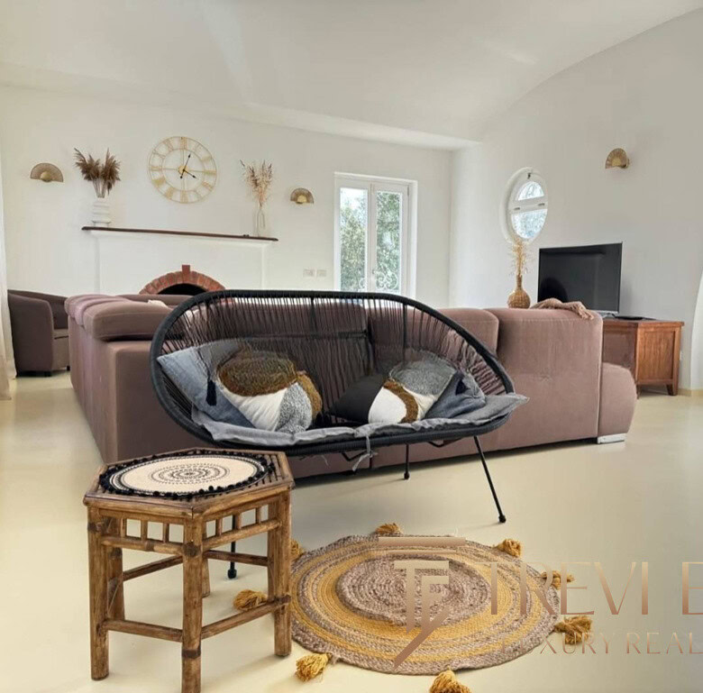 villa s bassejnom ryadom s peschanym plyazhem (22)