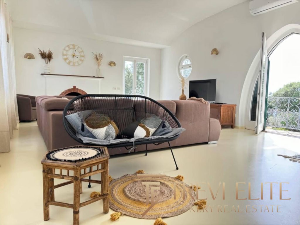 villa s bassejnom ryadom s peschanym plyazhem (22)