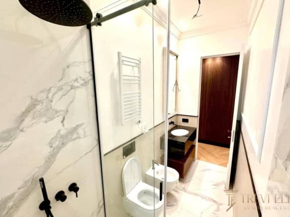 property roma bathroom