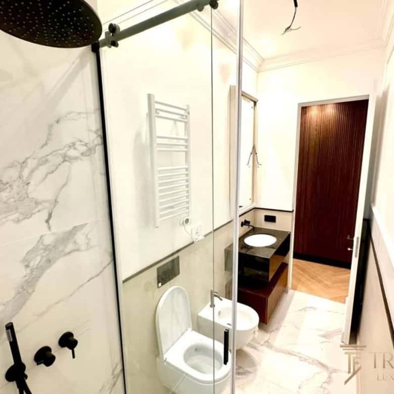 property roma bathroom