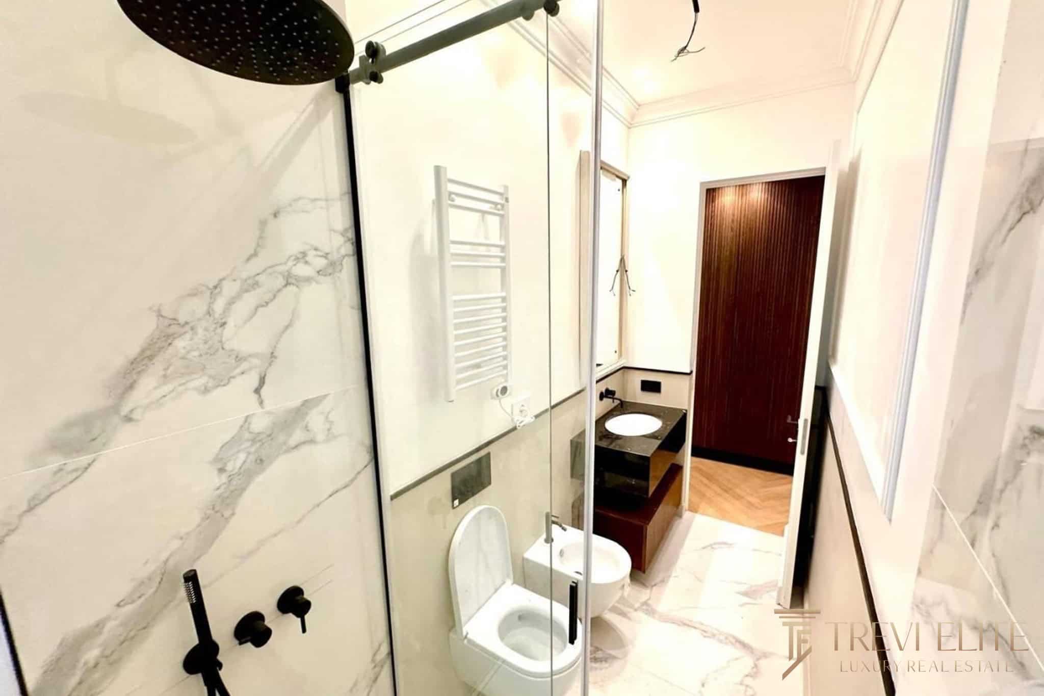 property roma bathroom
