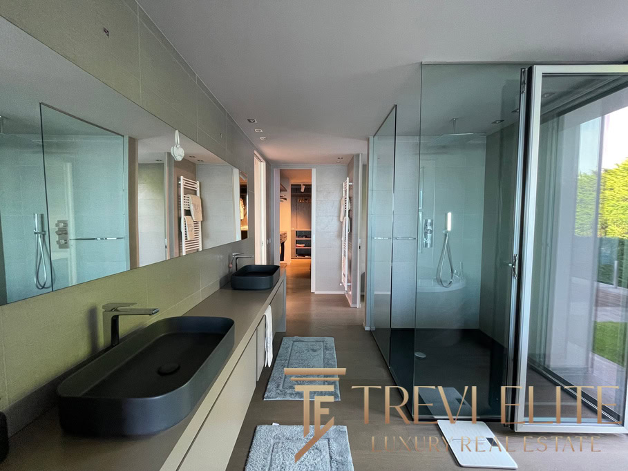 villa na ozere madzhore43