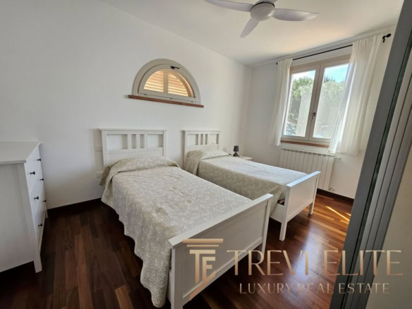 villa v toskane s vidom na more i bassejnom (1)