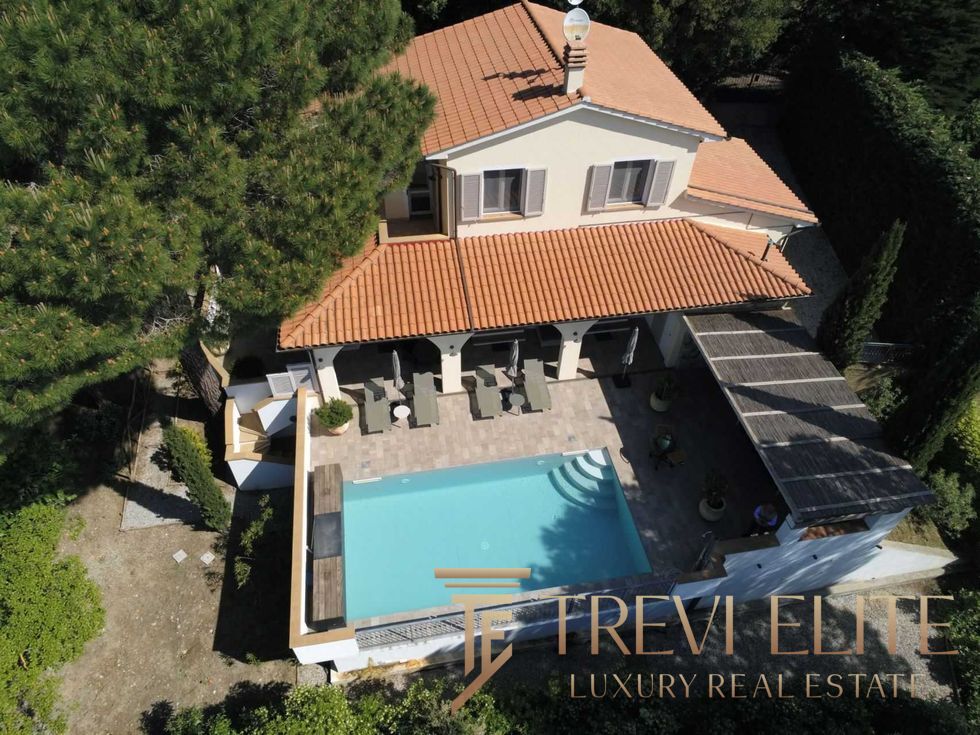 villa v toskane s vidom na more i bassejnom (11)