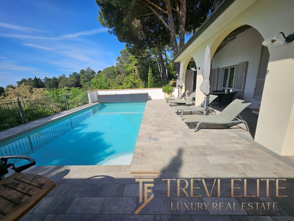 villa v toskane s vidom na more i bassejnom (16)