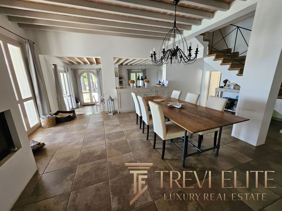 villa v toskane s vidom na more i bassejnom (24)