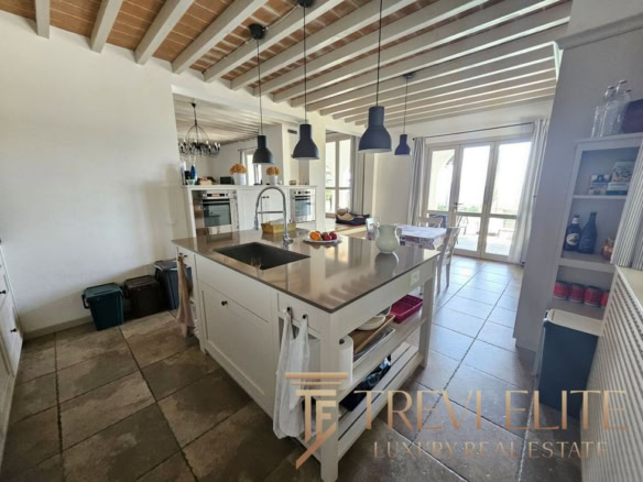 villa v toskane s vidom na more i bassejnom (27)