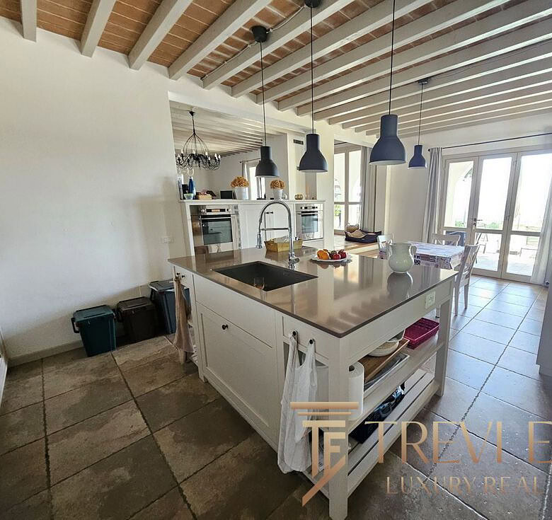 villa v toskane s vidom na more i bassejnom (27)