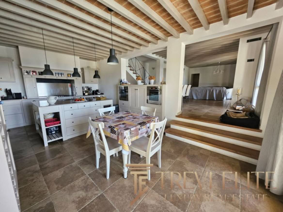 villa v toskane s vidom na more i bassejnom (28)