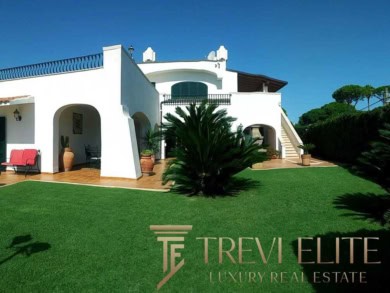 villa s bassejnom na more arenda v italii (29)