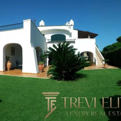 villa s bassejnom na more arenda v italii (29)