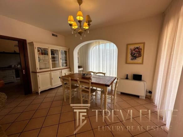 villa s bassejnom na more arenda v italii (35)