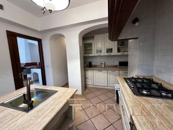 villa s bassejnom na more arenda v italii (37)