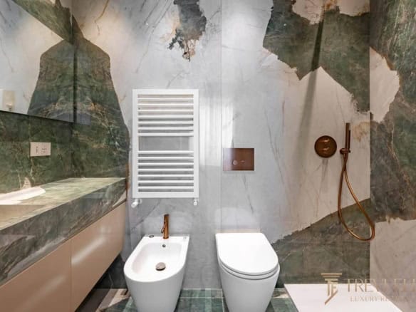 apartment campione ditalia bathroom 1