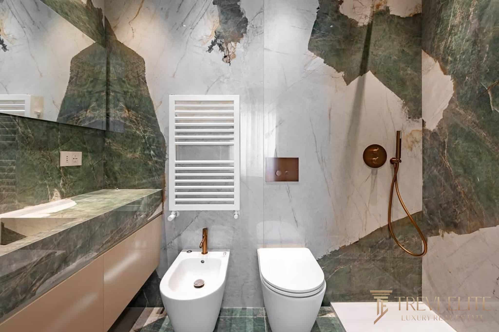 apartment campione ditalia bathroom 1