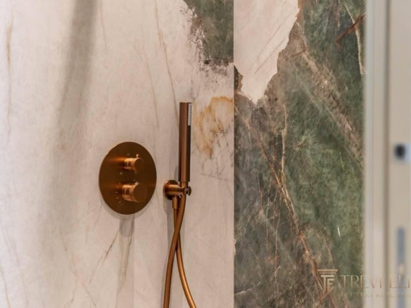 apartment campione ditalia bathroom 2