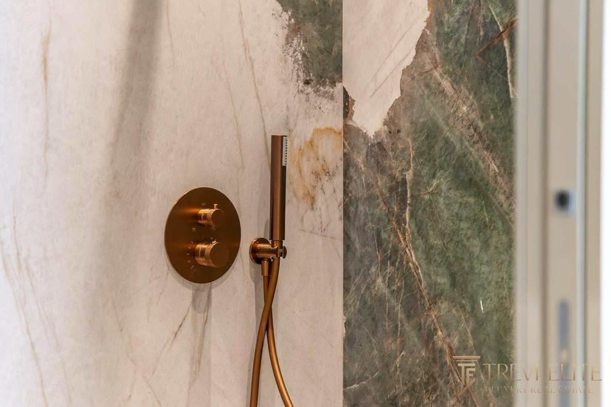 apartment campione ditalia bathroom 2
