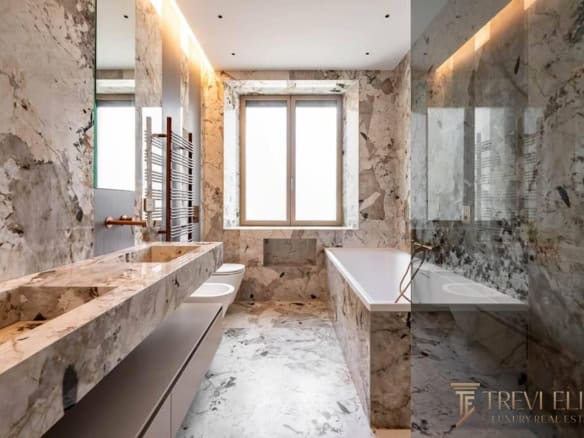 apartment campione ditalia bathroom 3