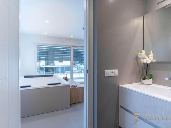 villa axa bathroom 2