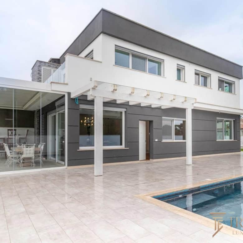 villa axa terrace 1